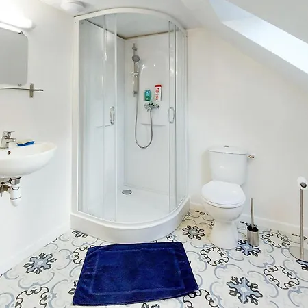 5 Bedroom Lovely In Feriehus Plouguerneau